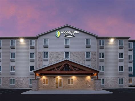 Most guests stay a few weeks, but you can book your stay online for up to 1 year. If you have questions about staying at WoodSpring Suites Detroit Sterling Heights for more than a year, please speak with the General Manager at 586-354-9241.